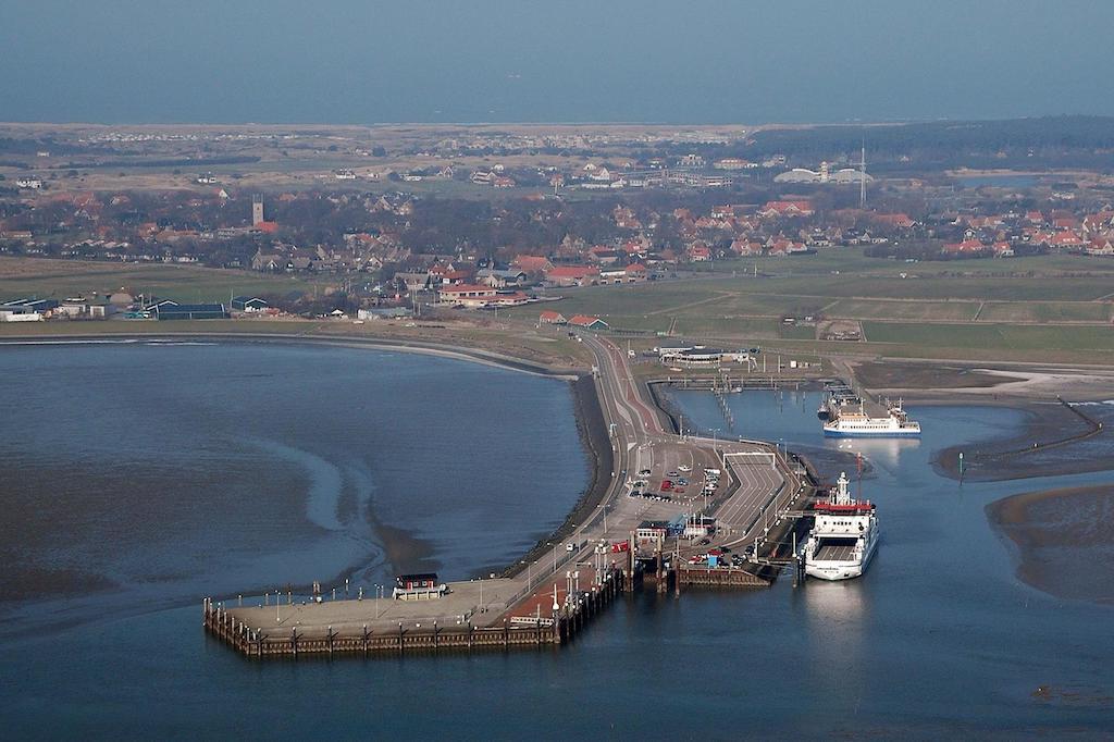 Zeeduin, Met Zonnig Terras - Volledige Keuken- Resort Amelander Kaap, Incl Verwarmd Hotel-Zwembad Nabij Dorp, Duinen En Strand Hollum  Exterior foto